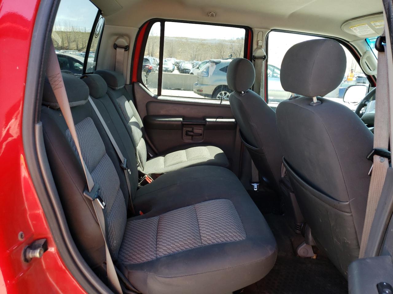 Photo 6 from auction – 2005 FORD EXPLORER S with VIN 1FMZU77K15UB59438