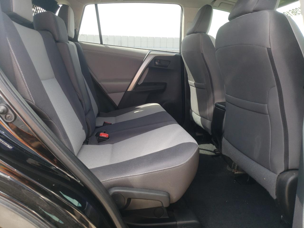 Photo 6 from auction – 2013 TOYOTA RAV4 XLE with VIN 2T3RFREV5DW105116