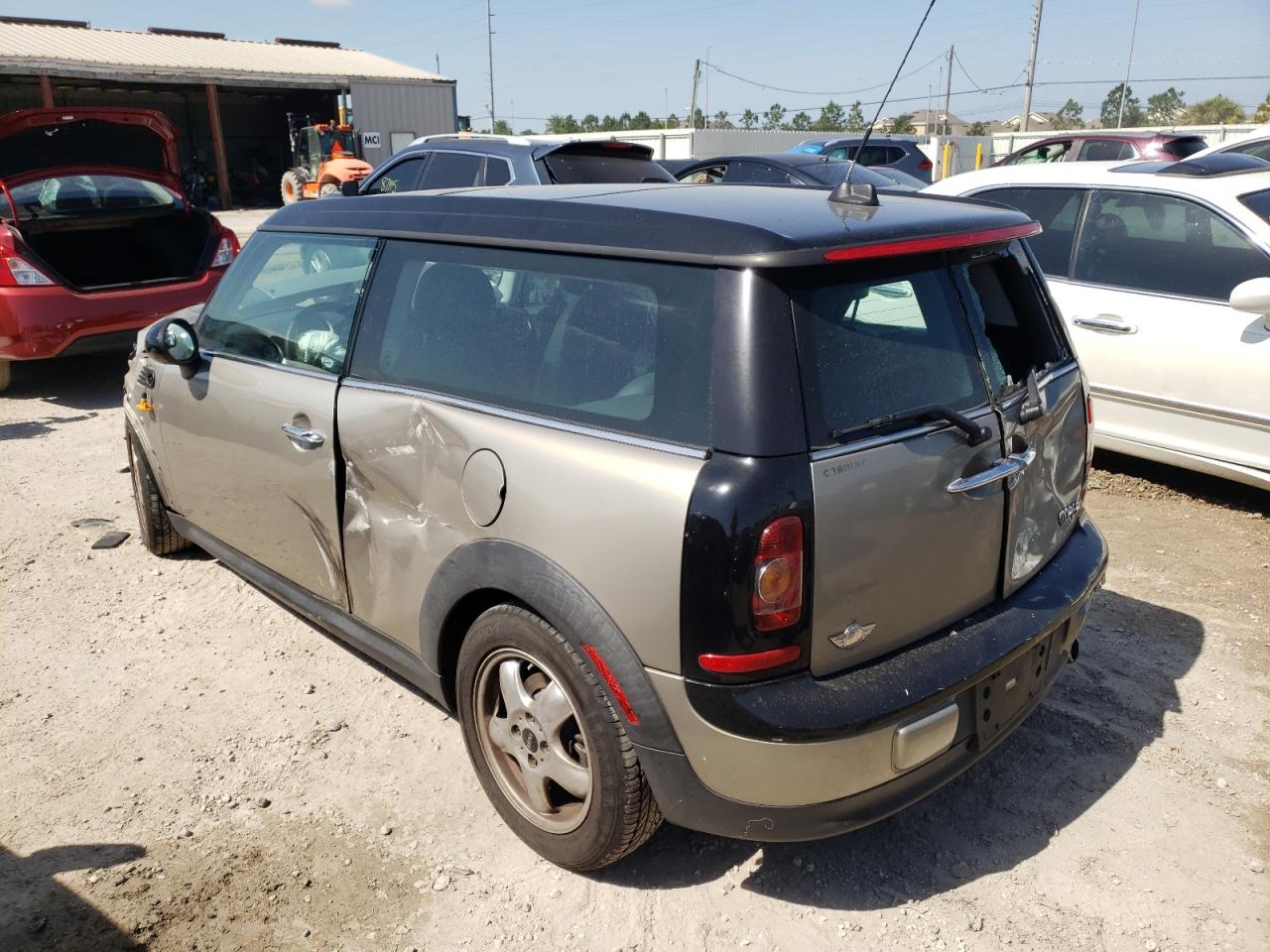 Photo 3 from auction – 2009 MINI COOPER CLU with VIN WMWML335X9TN69173