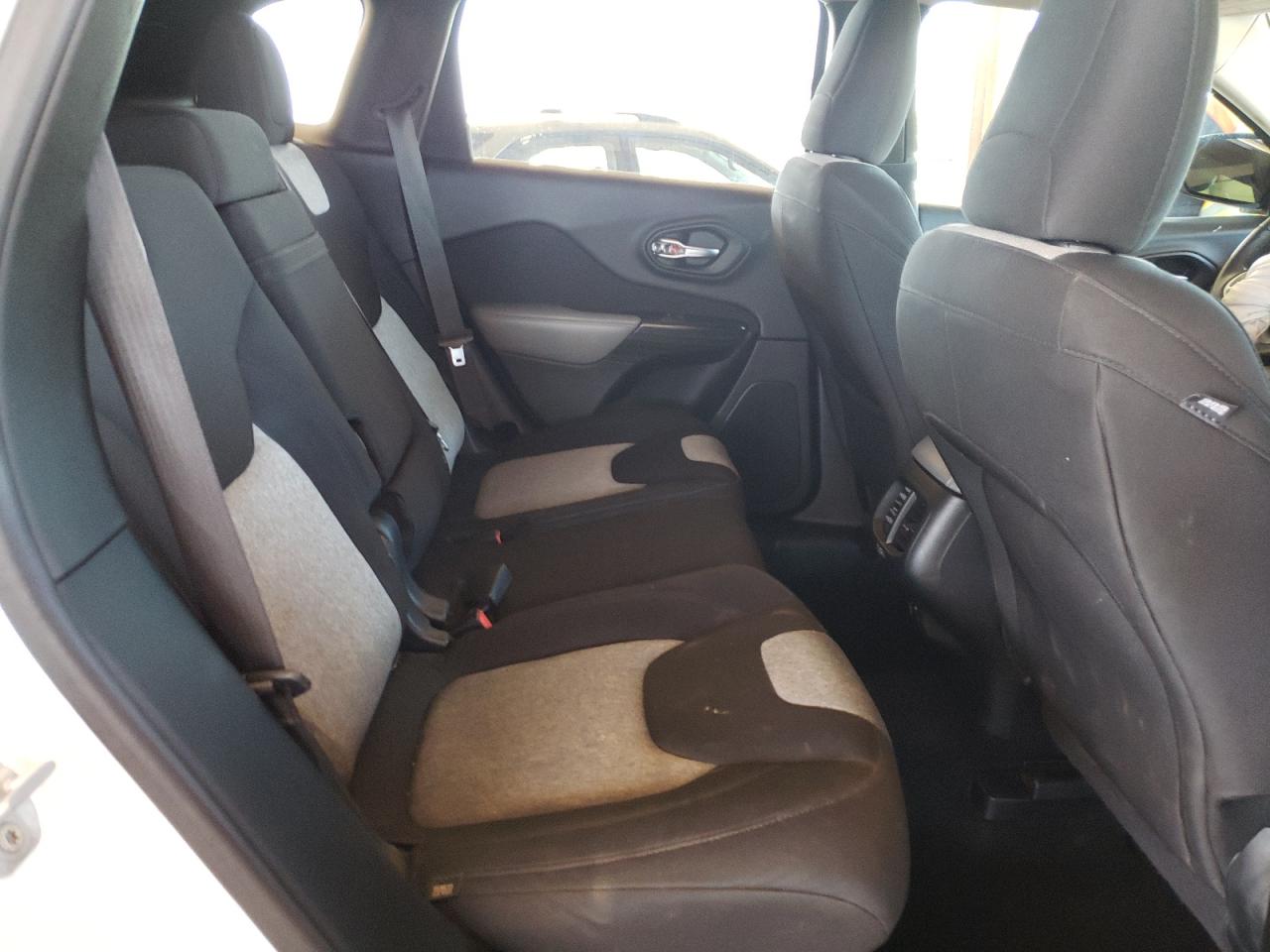 Photo 6 from auction – 2014 JEEP CHEROKEE L with VIN 1C4PJLCSXEW103263