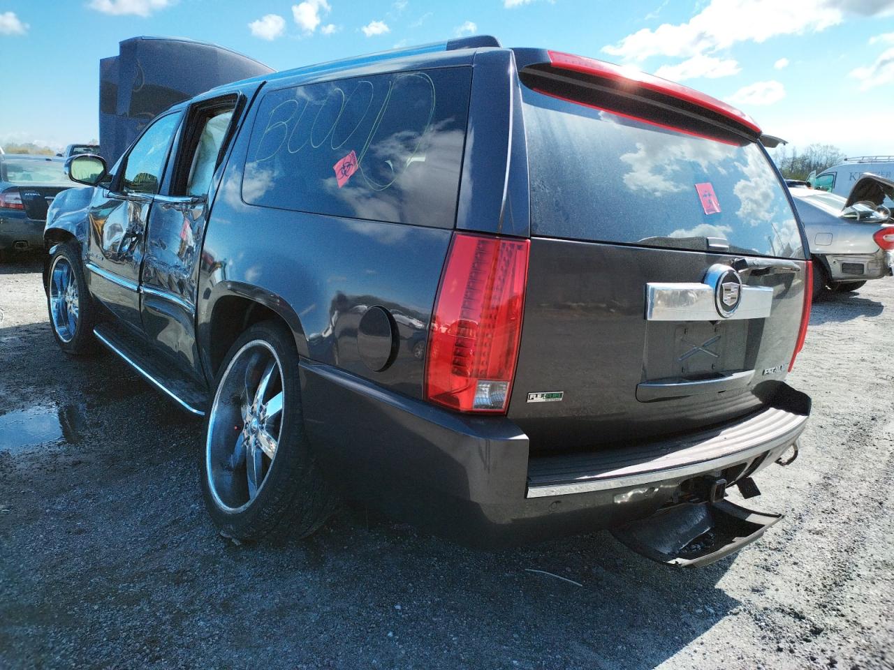 Photo 3 from auction – 2010 CADILLAC ESCALADE E with VIN 1GYUKHEF4AR112525