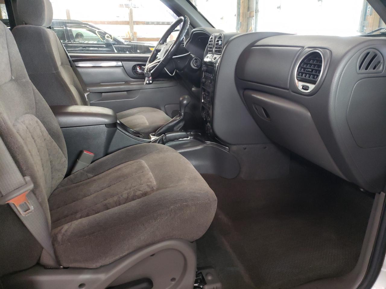 Photo 5 from auction – 2004 GMC ENVOY with VIN 1GKDT13S242251113