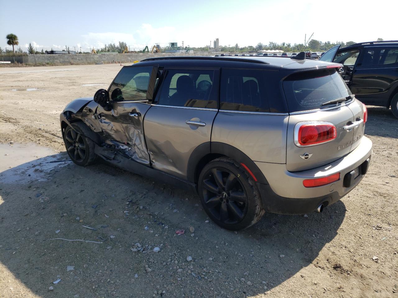 Photo 3 from auction – 2016 MINI COOPER CLU with VIN WMWLN5C57G2E31100