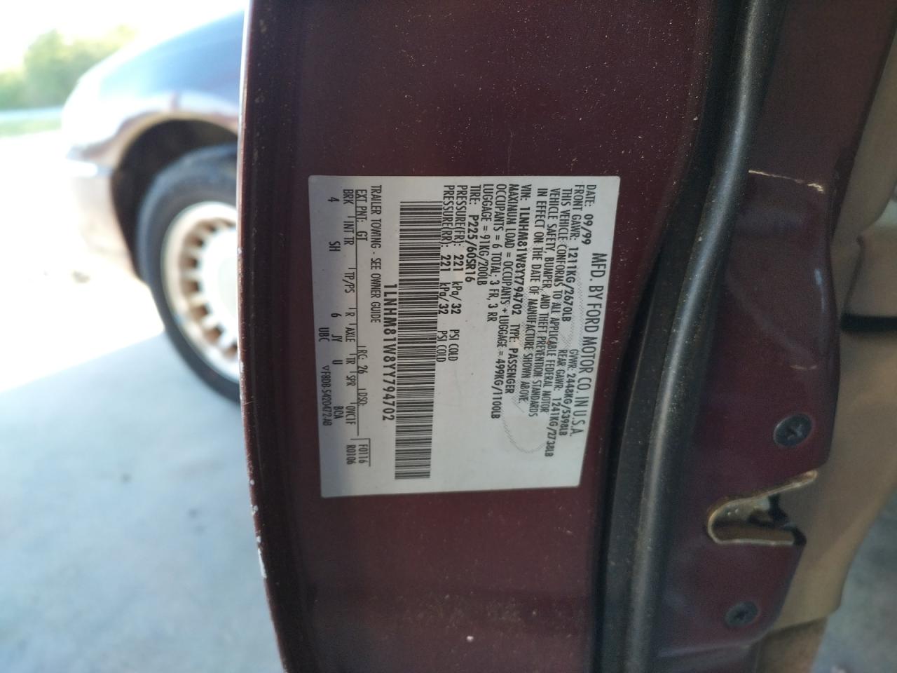 Photo 10 from auction – 2000 LINCOLN TOWN CAR E with VIN 1LNHM81W8YY794702