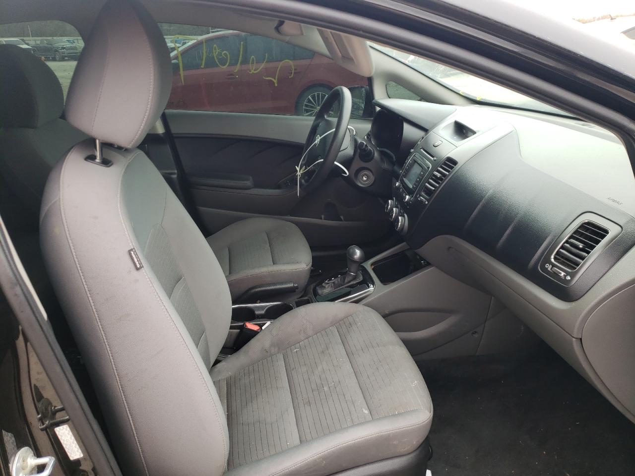 Photo 5 from auction – 2017 KIA FORTE LX with VIN 3KPFL4A73HE068915