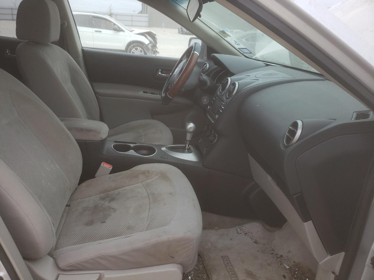 Photo 5 from auction – 2013 NISSAN ROGUE S with VIN JN8AS5MT0DW553643