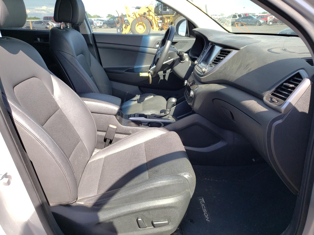 Photo 5 from auction – 2016 HYUNDAI TUCSON LIM with VIN KM8J33A2XGU253046