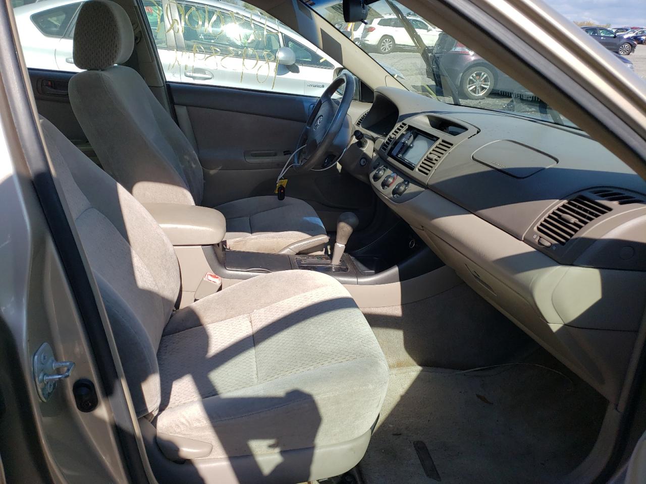 Photo 5 from auction – 2004 TOYOTA CAMRY LE with VIN 4T1BE32K54U358604