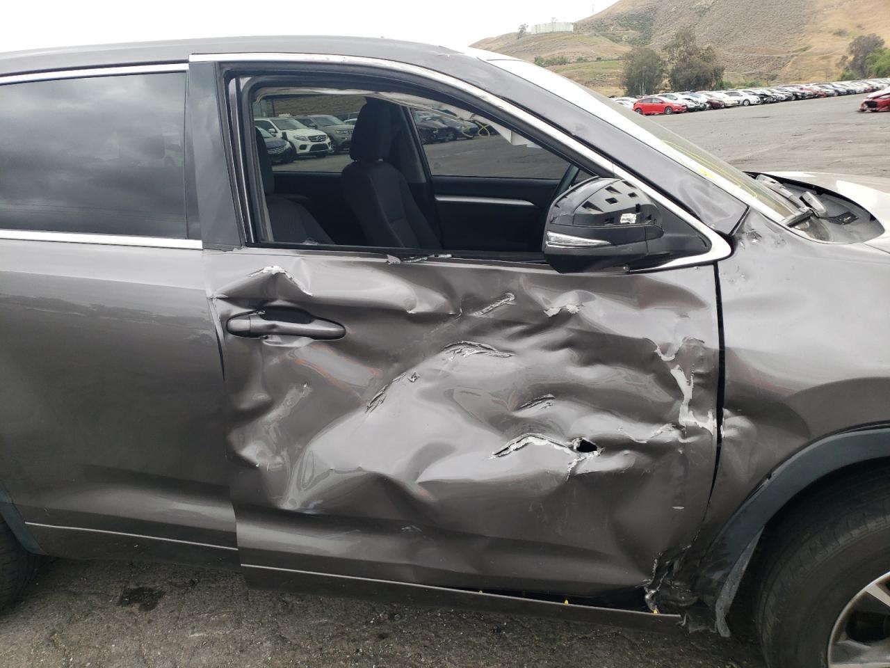 Photo 9 from auction – 2018 TOYOTA HIGHLANDER with VIN 5TDZZRFH6JS258472