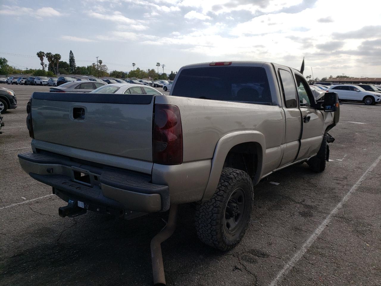 Photo 4 from auction – 2003 CHEVROLET SILVERADO with VIN 1GCHK29U13E170440