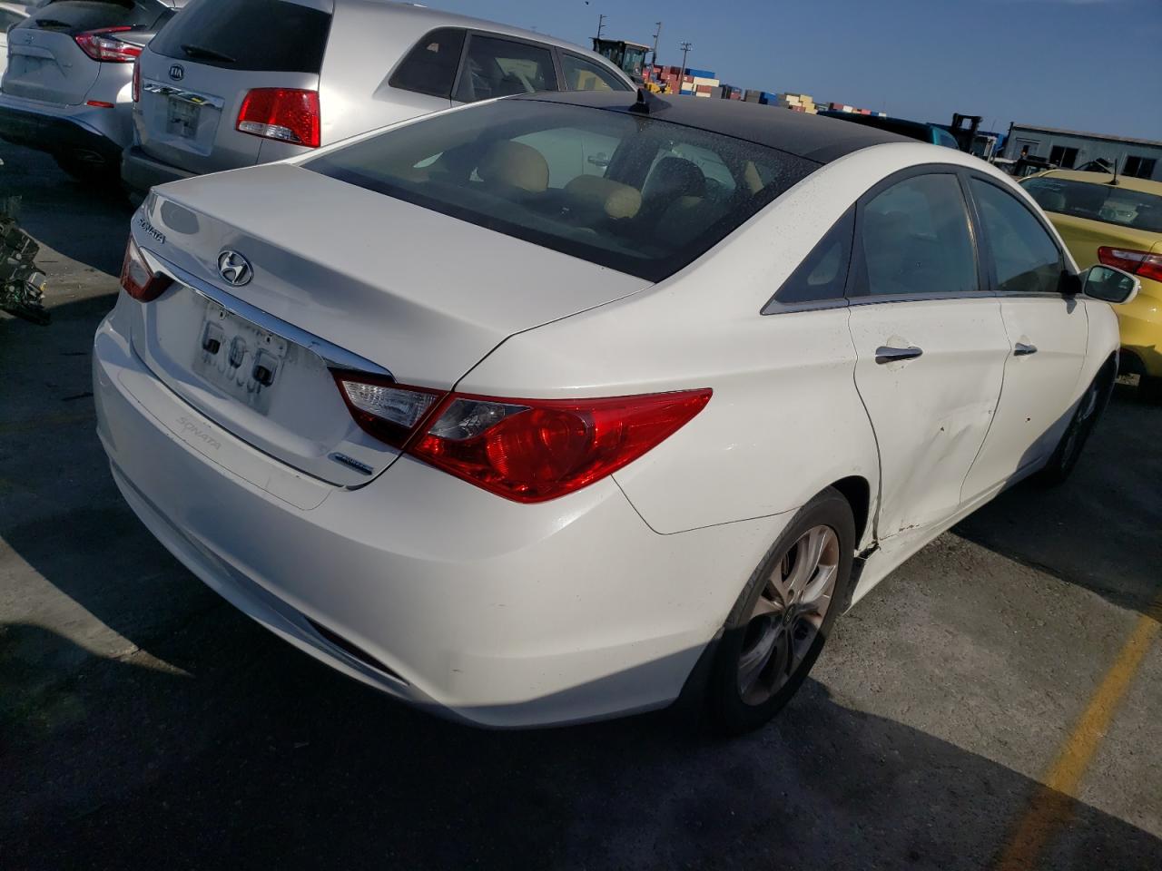 Photo 4 from auction – 2012 HYUNDAI SONATA SE with VIN 5NPEC4AC9CH418982