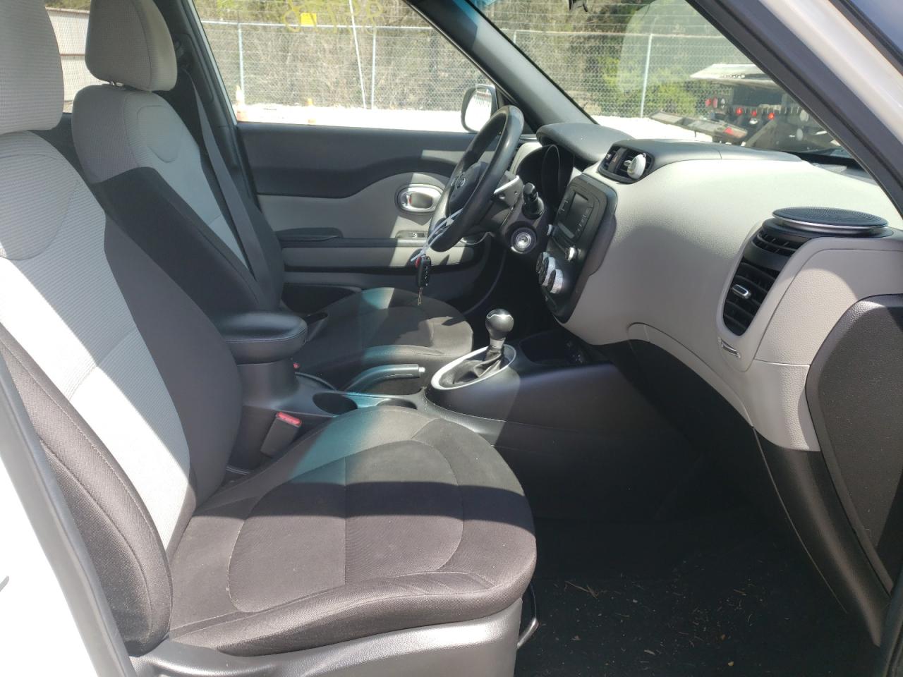 Photo 5 from auction – 2017 KIA SOUL with VIN KNDJN2A28H7446370