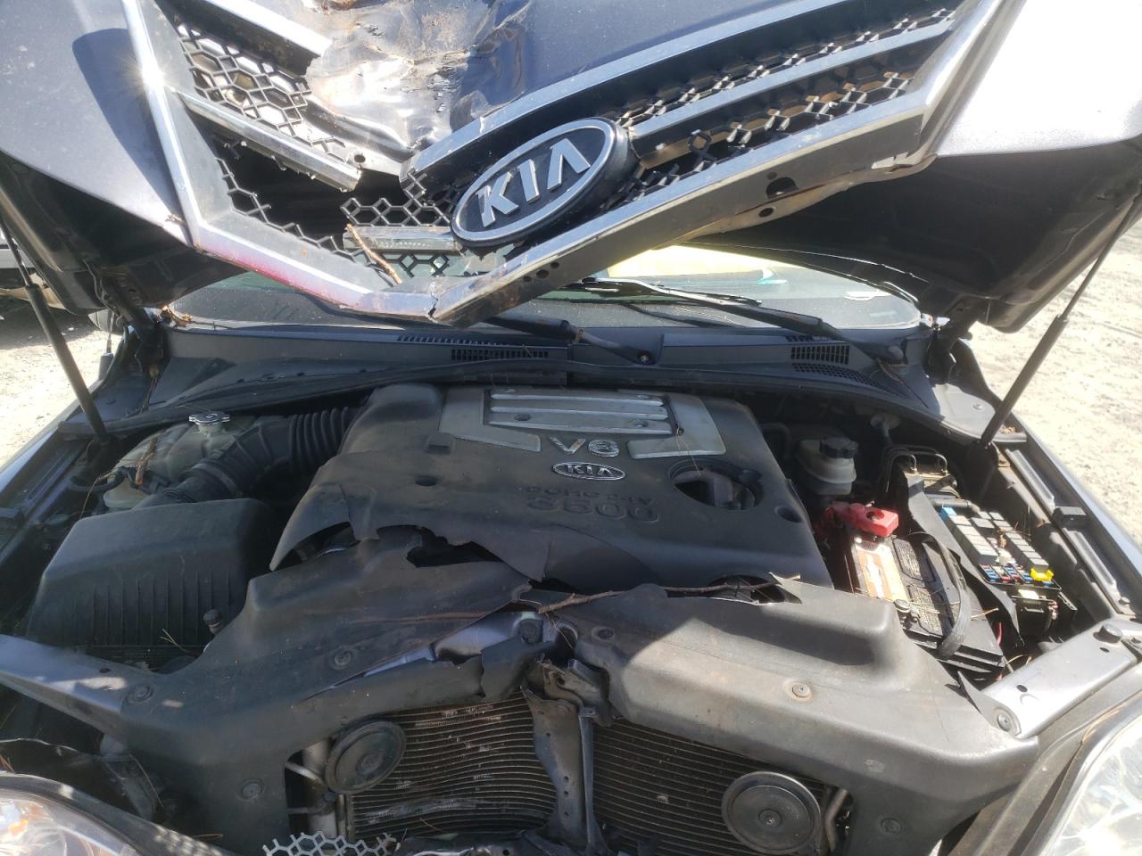 Photo 7 from auction – 2004 KIA SORENTO EX with VIN KNDJD733445308224