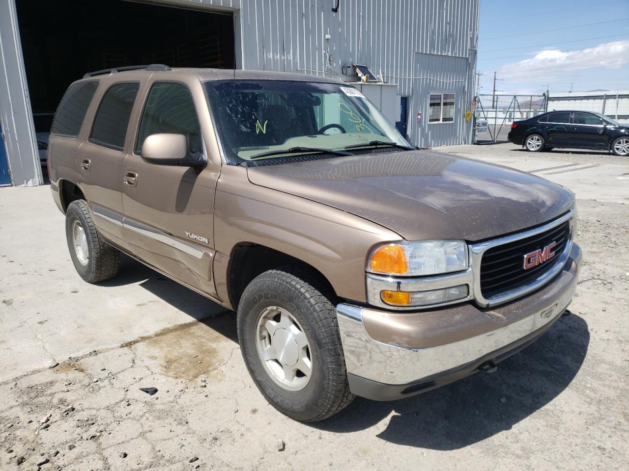 GMC YUKON 2003 with VIN 1GKEK13V53R148520 - Photo from auction