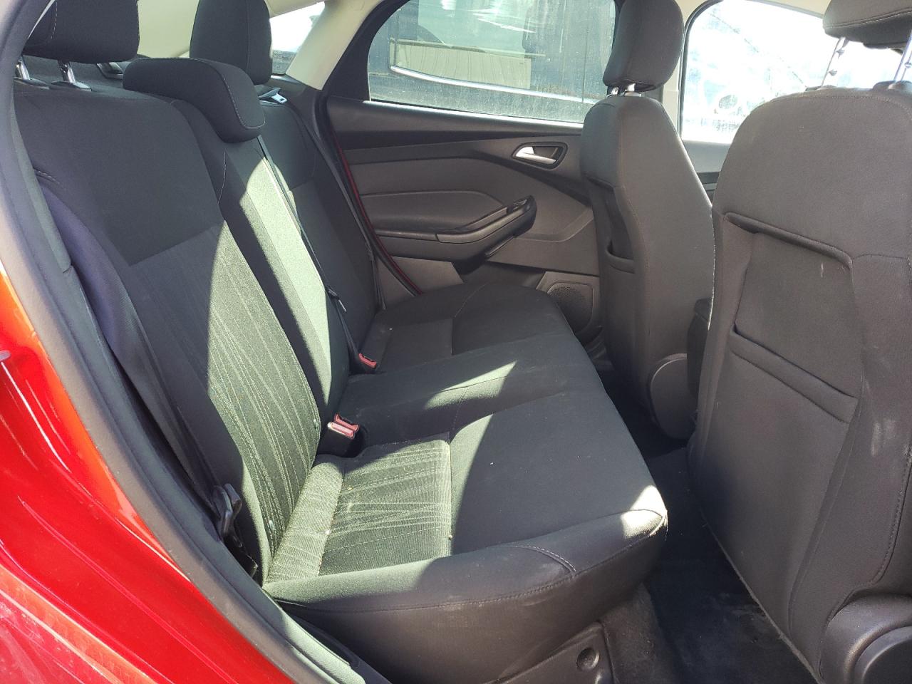 Photo 6 from auction – 2015 FORD FOCUS SE with VIN 1FADP3F2XFL329180