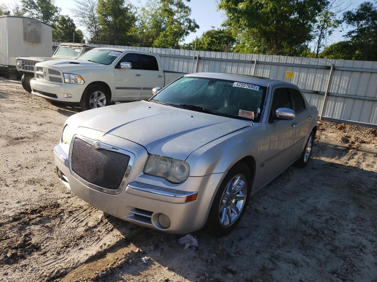 Photo 2 from auction – 2006 CHRYSLER 300C with VIN 2C3KA63H26H535978
