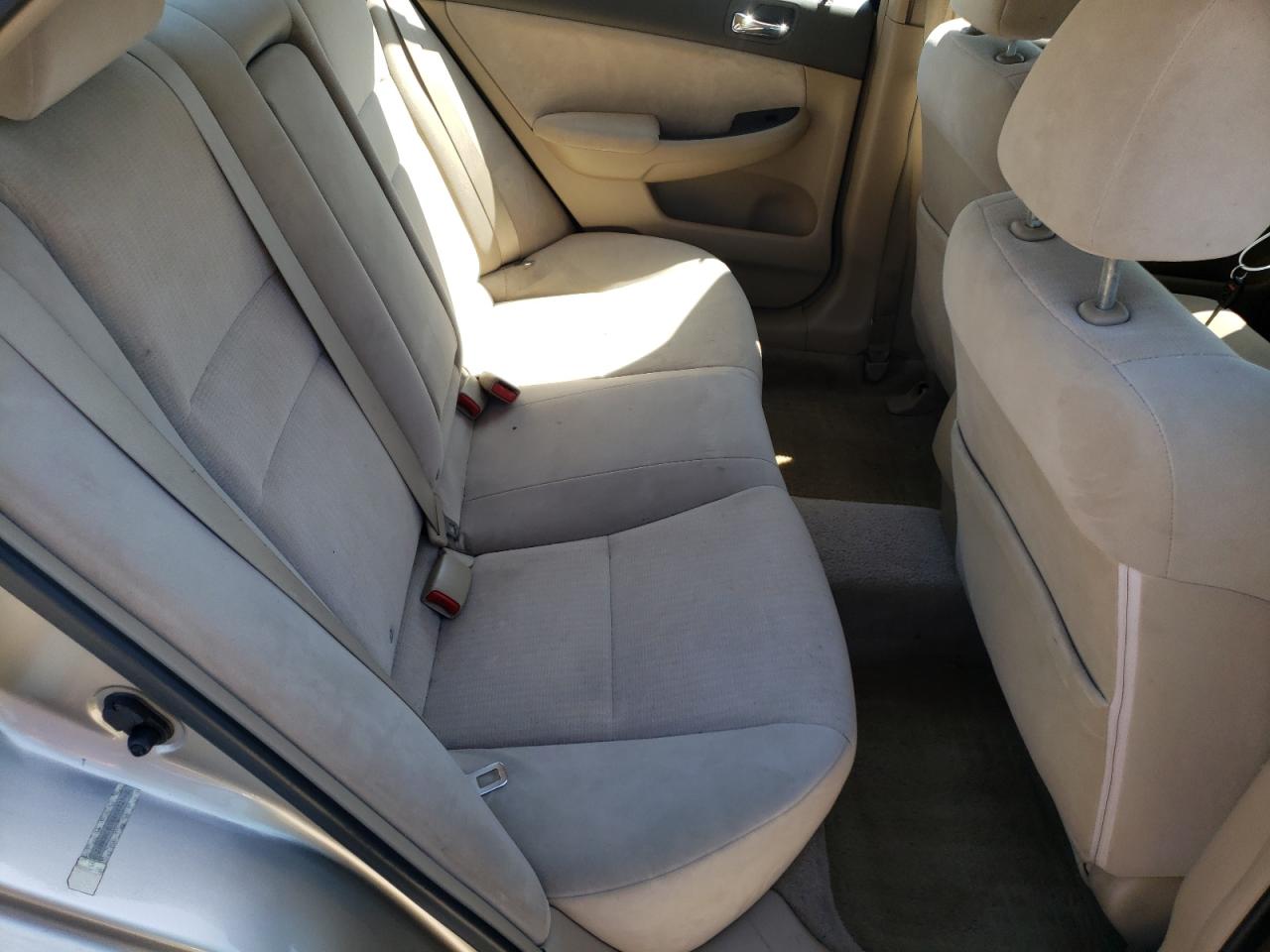 Photo 6 from auction – 2004 HONDA ACCORD LX with VIN JHMCM56314C022902