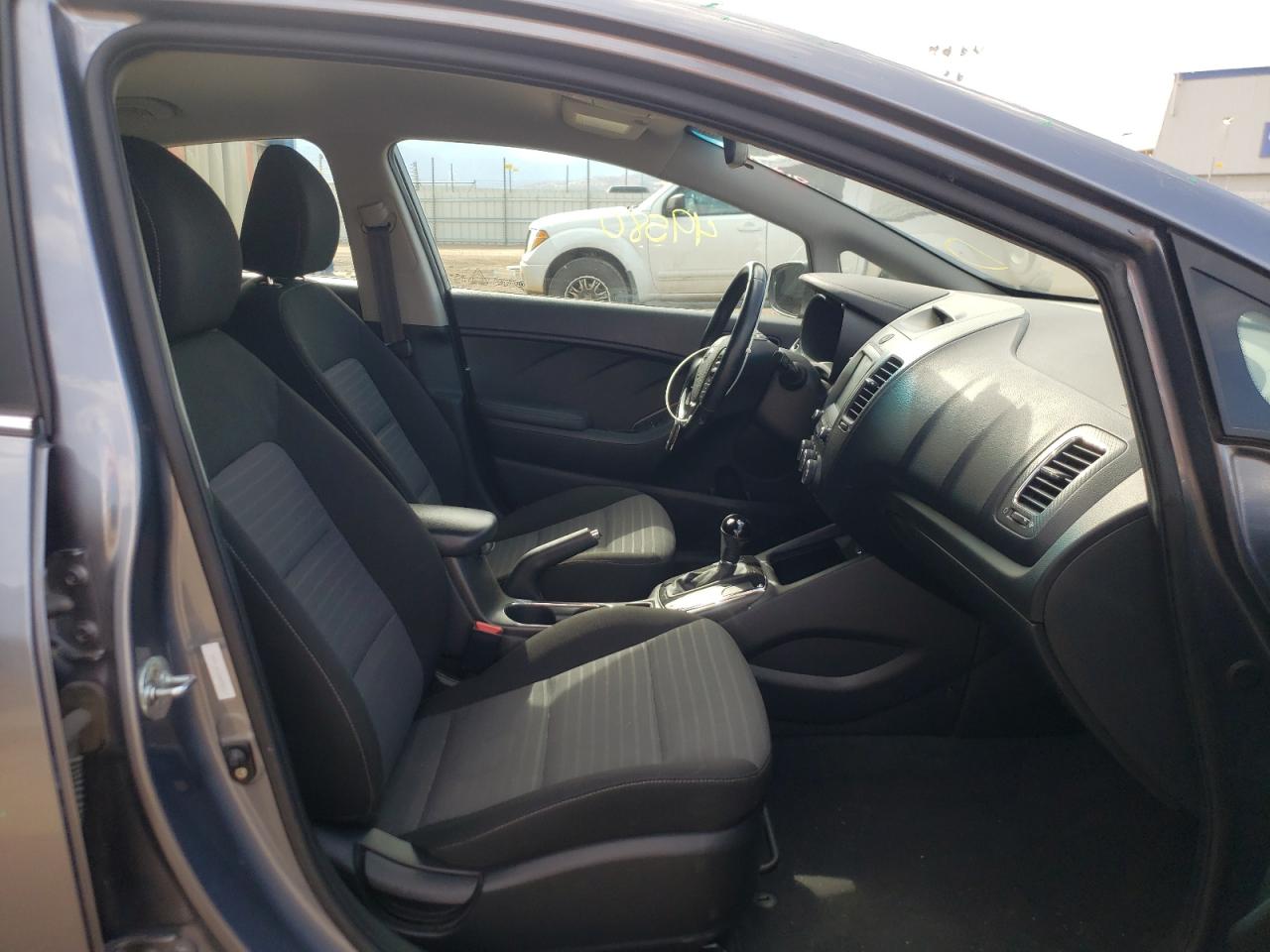 Photo 5 from auction – 2017 KIA FORTE LX with VIN 3KPFL4A76HE088317