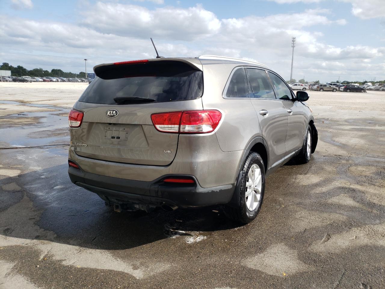 Photo 4 from auction – 2016 KIA SORENTO LX with VIN 5XYPG4A5XGG091441