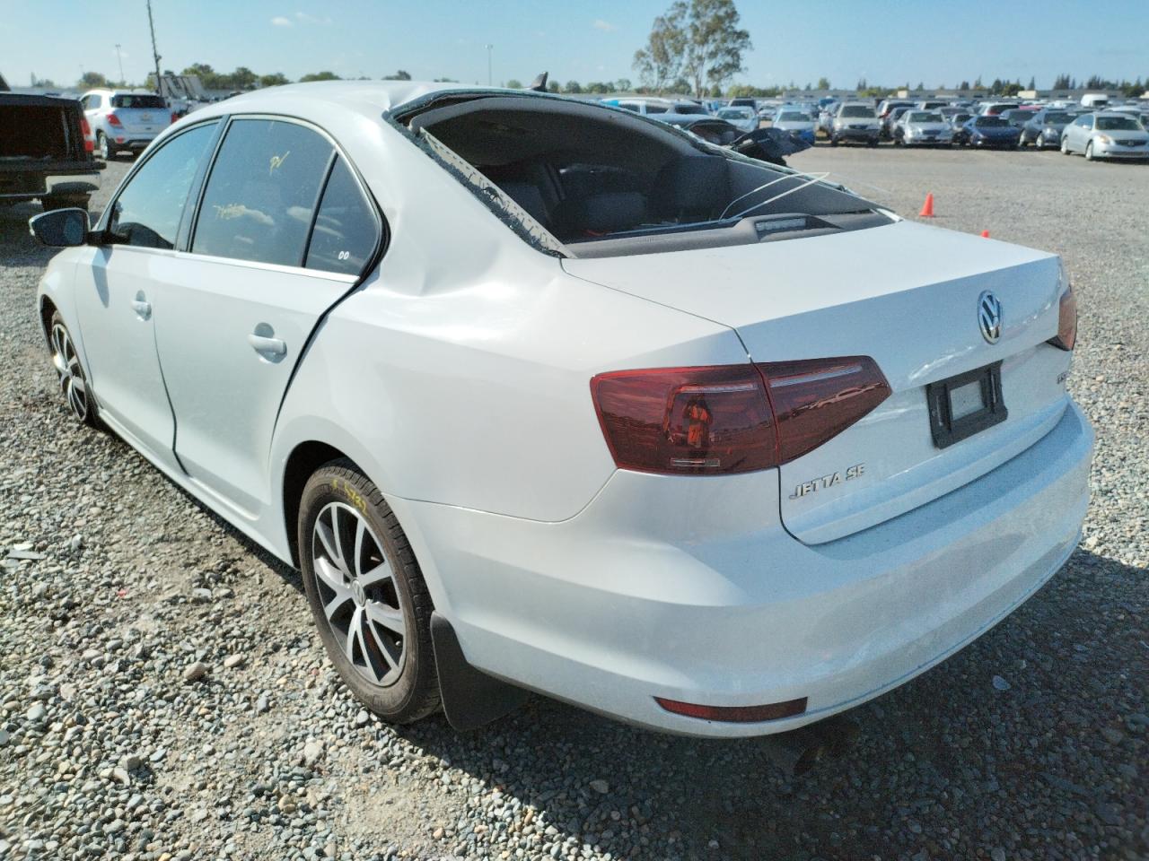 Photo 3 from auction – 2017 VOLKSWAGEN JETTA with VIN 3VWDB7AJ3HM208942