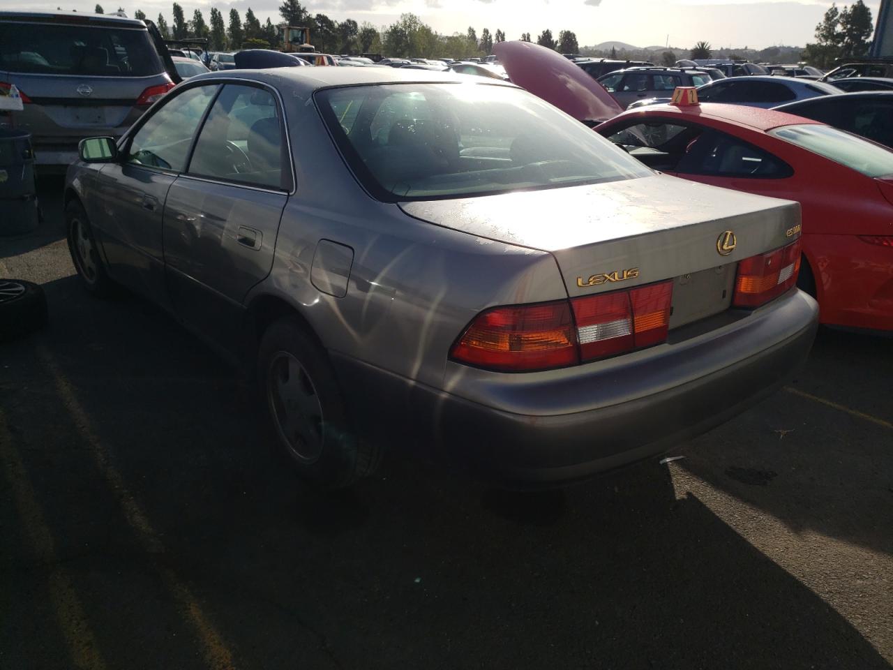 Photo 3 from auction – 1998 LEXUS ES 300 with VIN JT8BF28G4W0129385