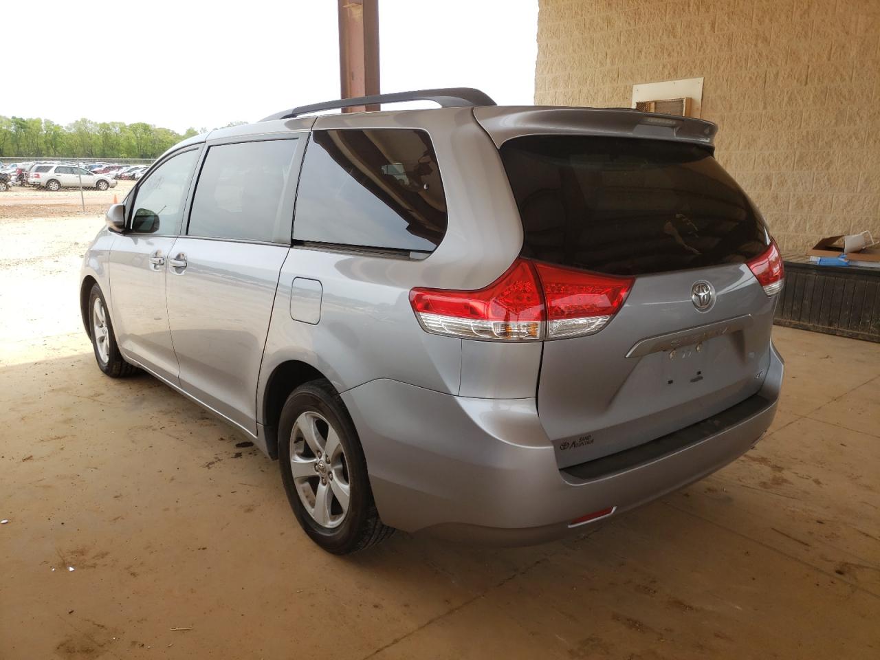 Photo 3 from auction – 2011 TOYOTA SIENNA LE with VIN 5TDKK3DC7BS163415