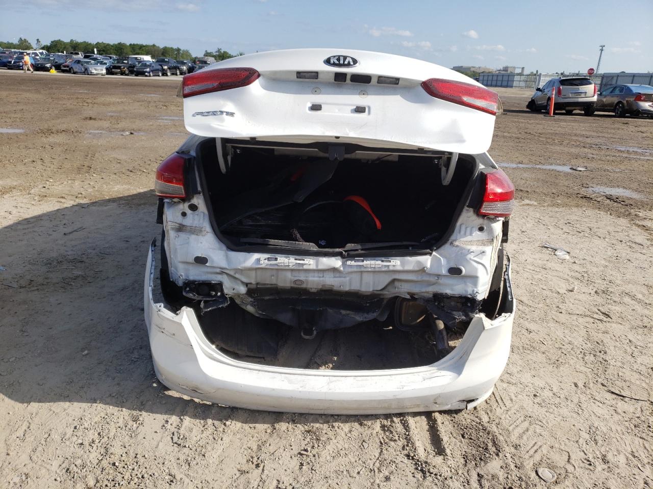 Photo 9 from auction – 2018 KIA FORTE LX with VIN 3KPFL4A71JE202777