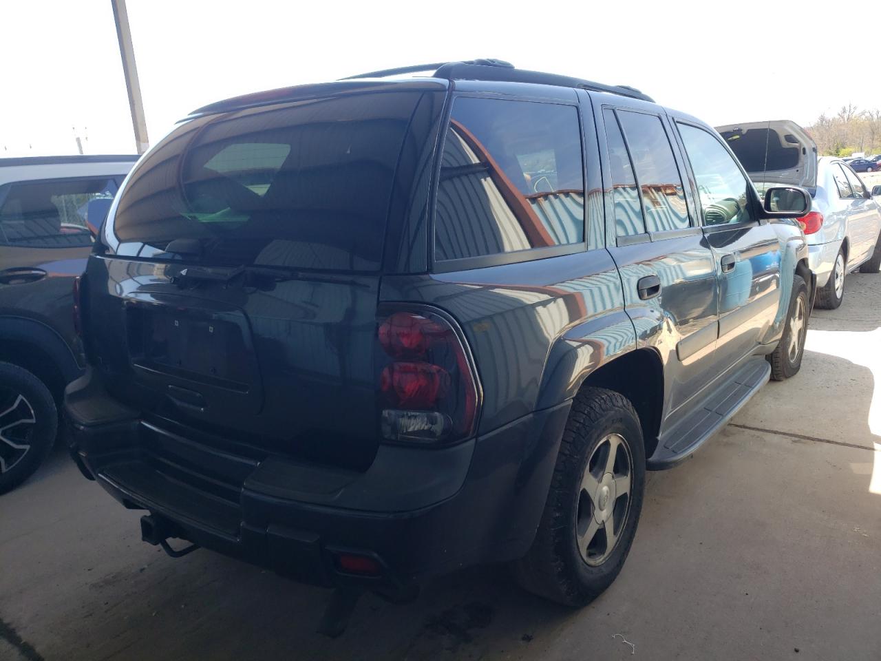 Photo 4 from auction – 2005 CHEVROLET TRAILBLAZE with VIN 1GNDT13S952321839