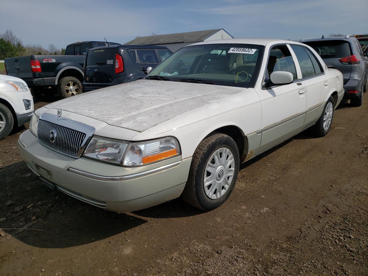 Photo 9 from auction – 2004 MERCURY GRAND MARQ with VIN 2MEFM74WX4X679402