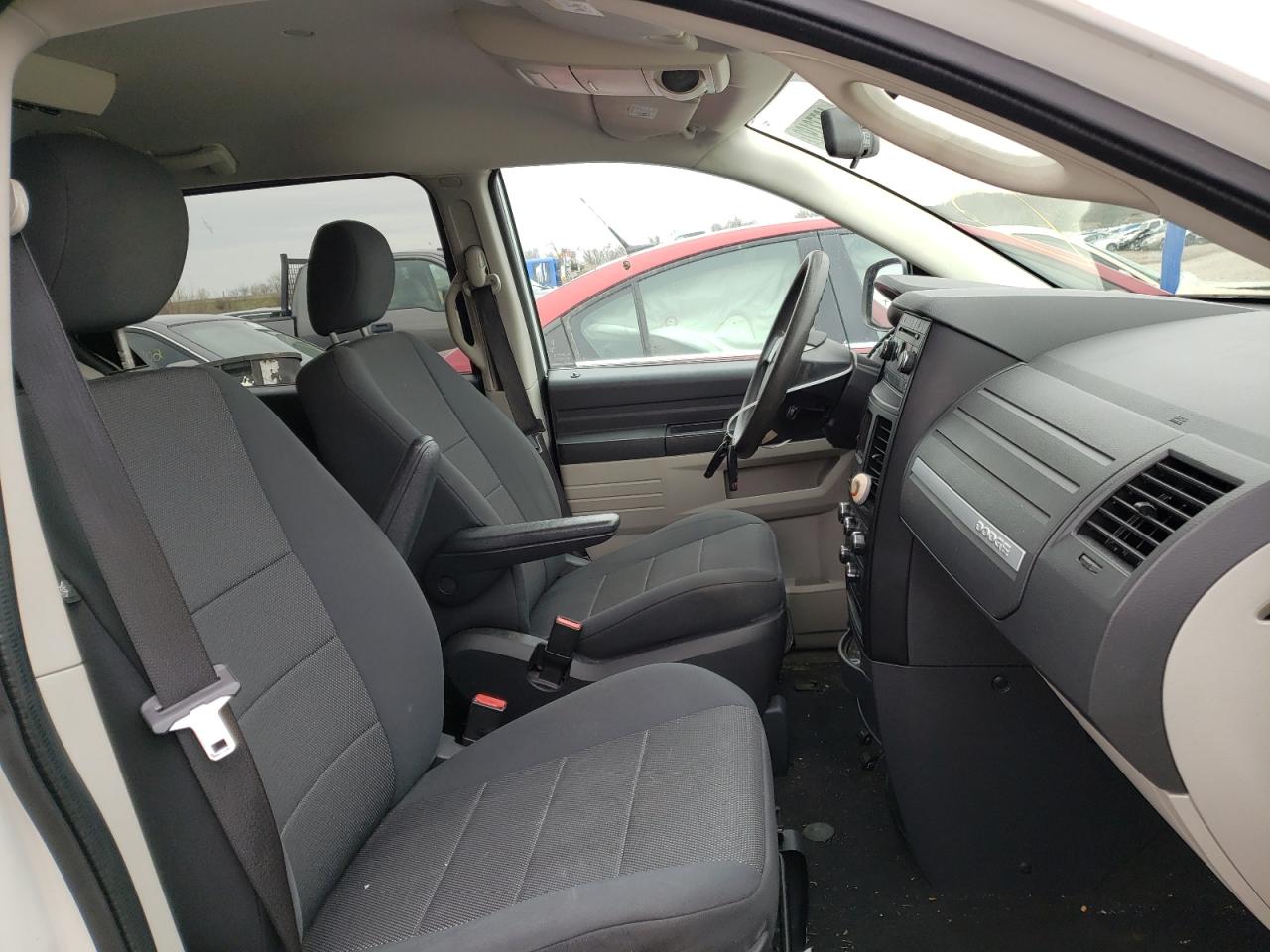 Photo 5 from auction – 2008 DODGE GRAND CARA with VIN 2D8HN44H08R814387