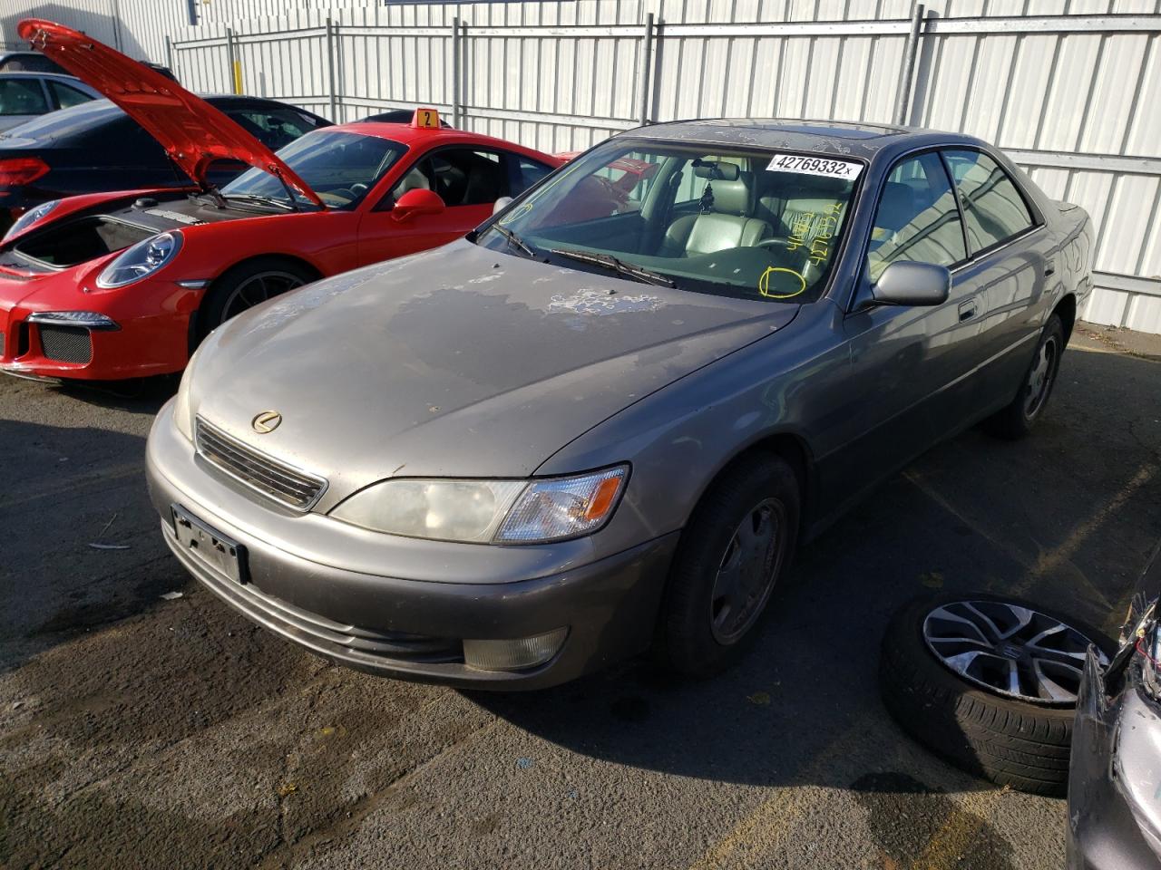 Photo 2 from auction – 1998 LEXUS ES 300 with VIN JT8BF28G4W0129385