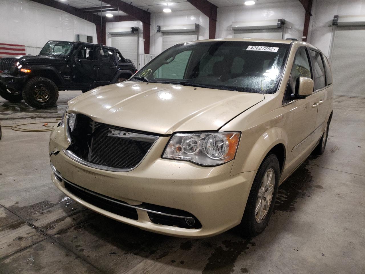 Photo 2 from auction – 2011 CHRYSLER TOWN & COU with VIN 2A4RR5DG5BR681602