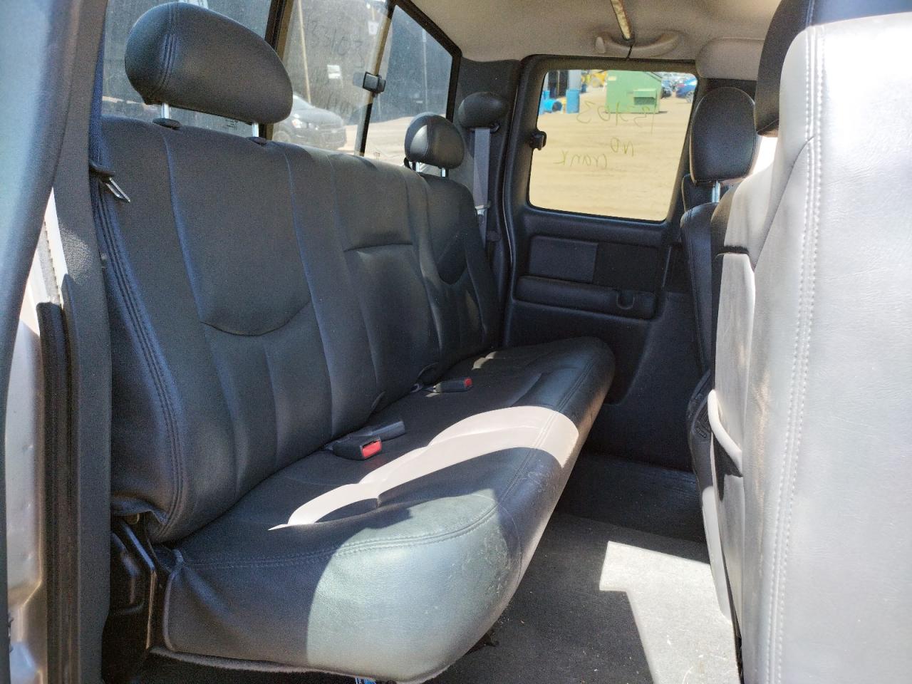 Photo 6 from auction – 2004 CHEVROLET SILVERADO with VIN 1GCHK29UX4E271106