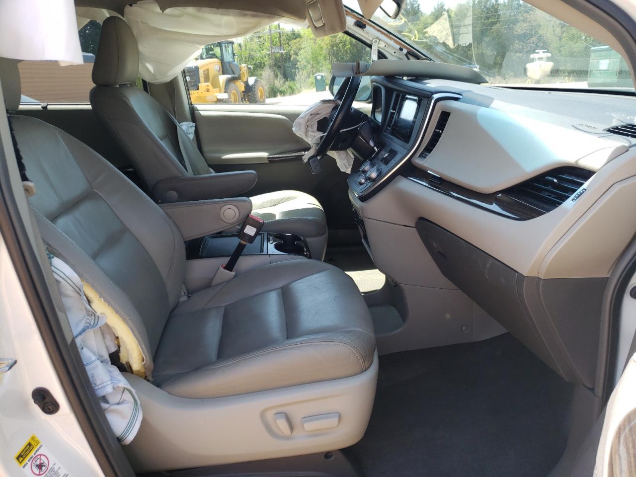 Photo 5 from auction – 2016 TOYOTA SIENNA XLE with VIN 5TDYK3DC1GS732731