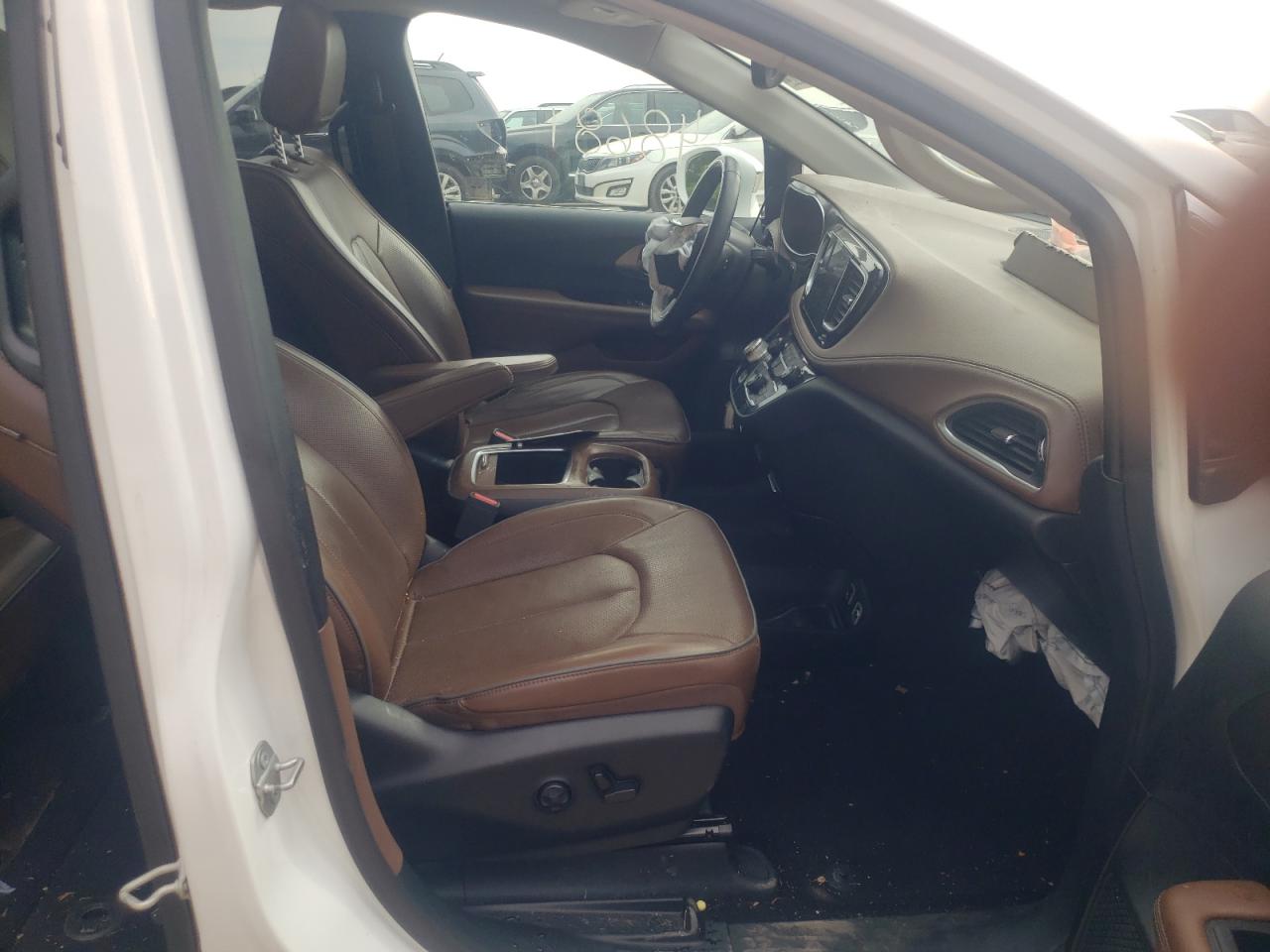 Photo 5 from auction – 2018 CHRYSLER PACIFICA L with VIN 2C4RC1GG2JR212493
