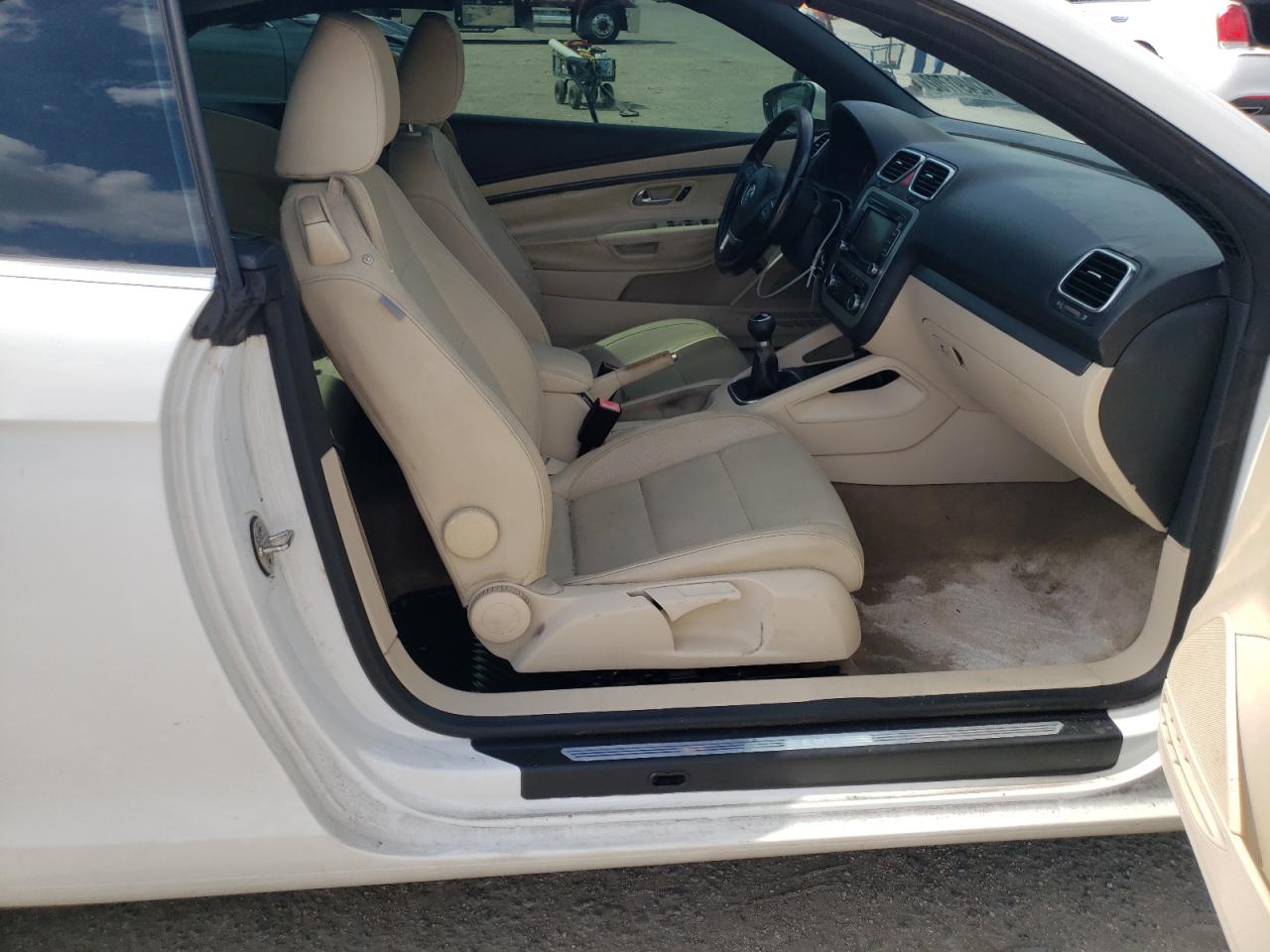 Photo 5 from auction – 2010 VOLKSWAGEN 2S with VIN WVWAA7AH3AV013456