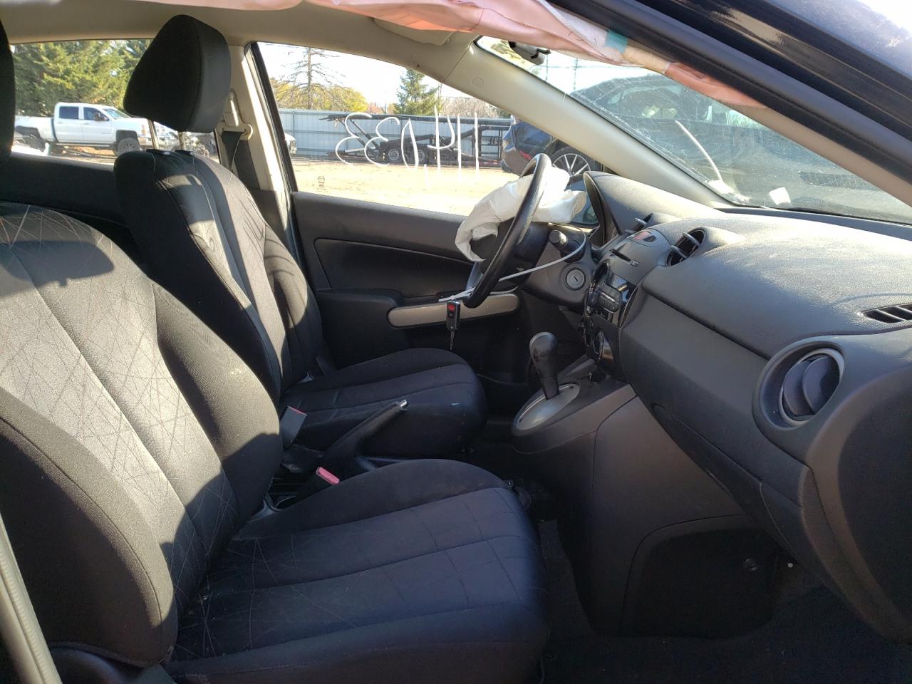 Photo 5 from auction – 2011 MAZDA MAZDA2 with VIN JM1DE1HZ3B0124049