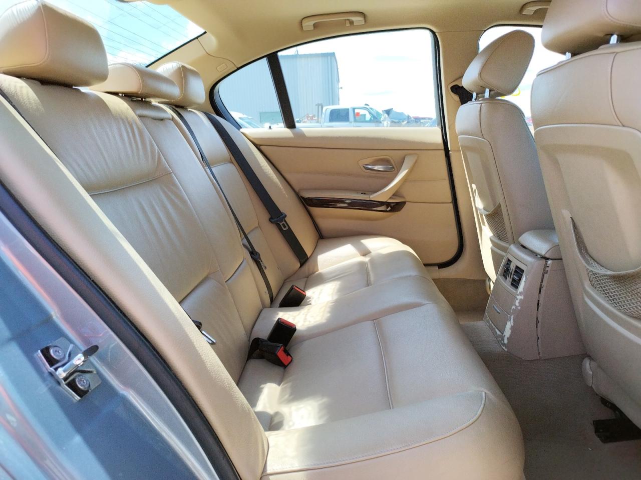 Photo 6 from auction – 2006 BMW 325 I with VIN WBAVB13596KX42565