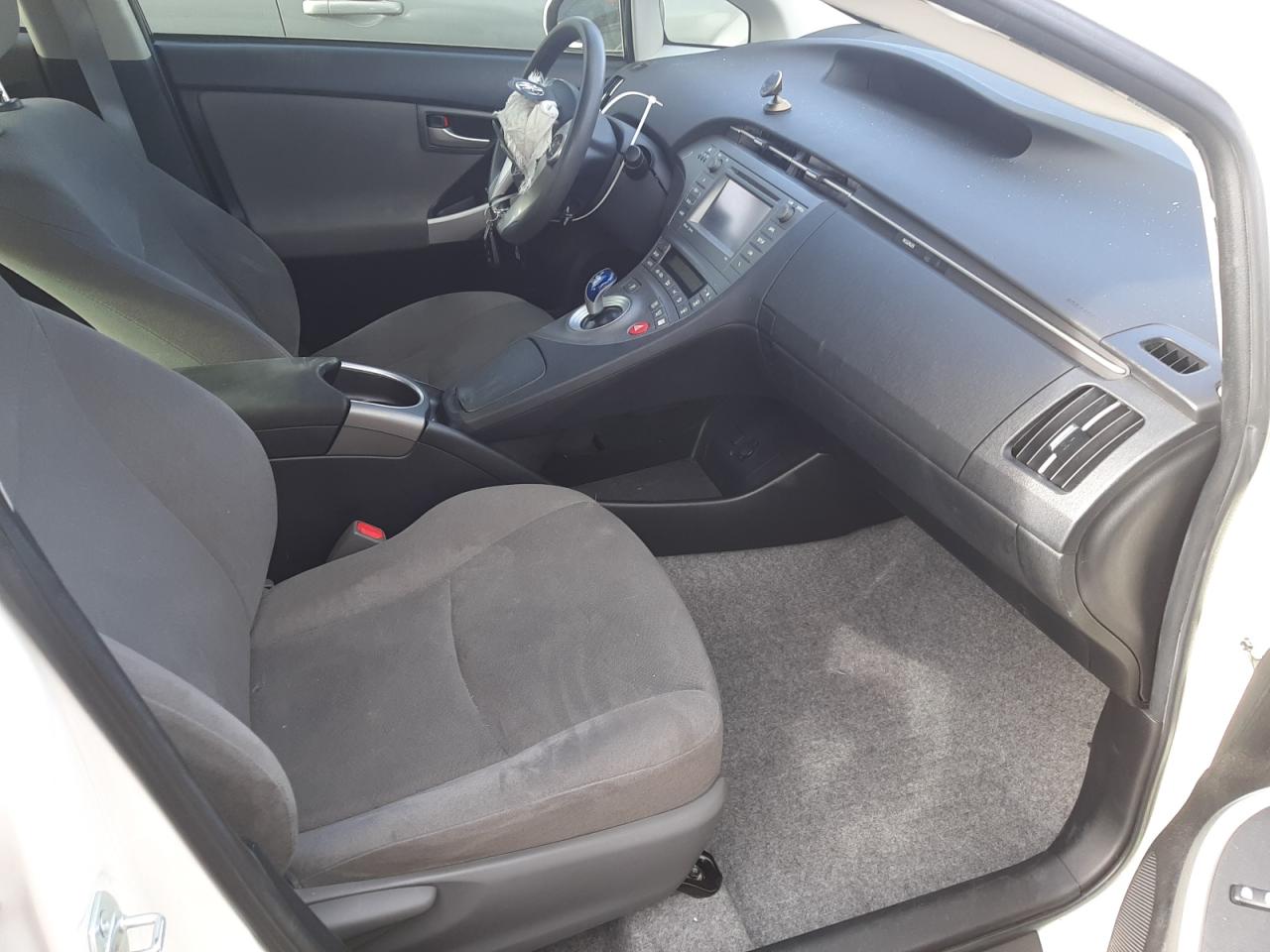 Photo 5 from auction – 2015 TOYOTA PRIUS with VIN JTDKN3DU4F0409359