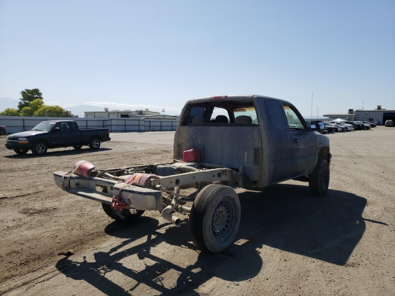 Photo 4 from auction – 2002 CHEVROLET SILVERADO with VIN 2GCEC19T921295770