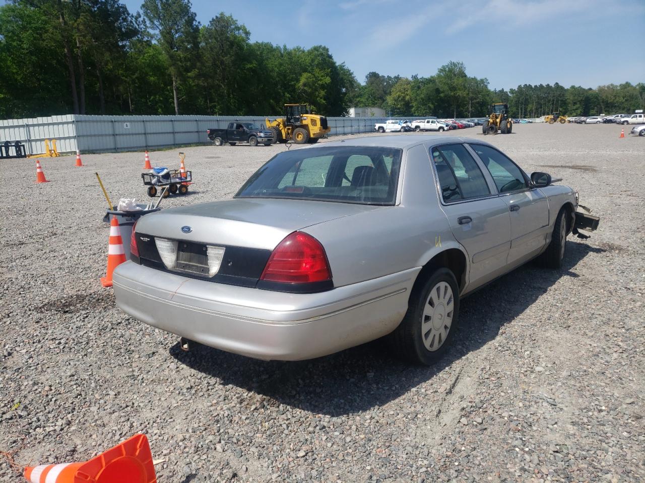 Photo 4 from auction – 2006 FORD CROWN VICT with VIN 2FAFP71W56X163552