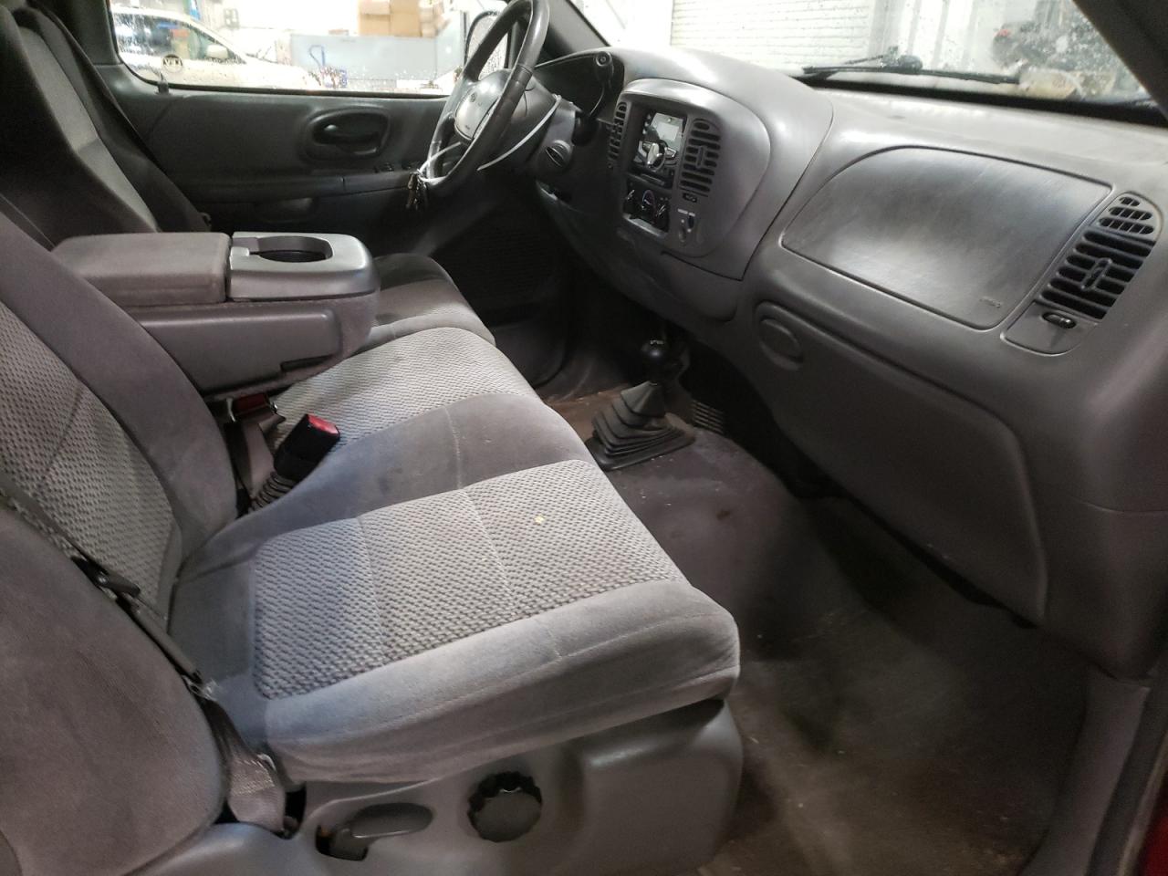 Photo 5 from auction – 2002 FORD F150 with VIN 1FTRX18W22NA77332