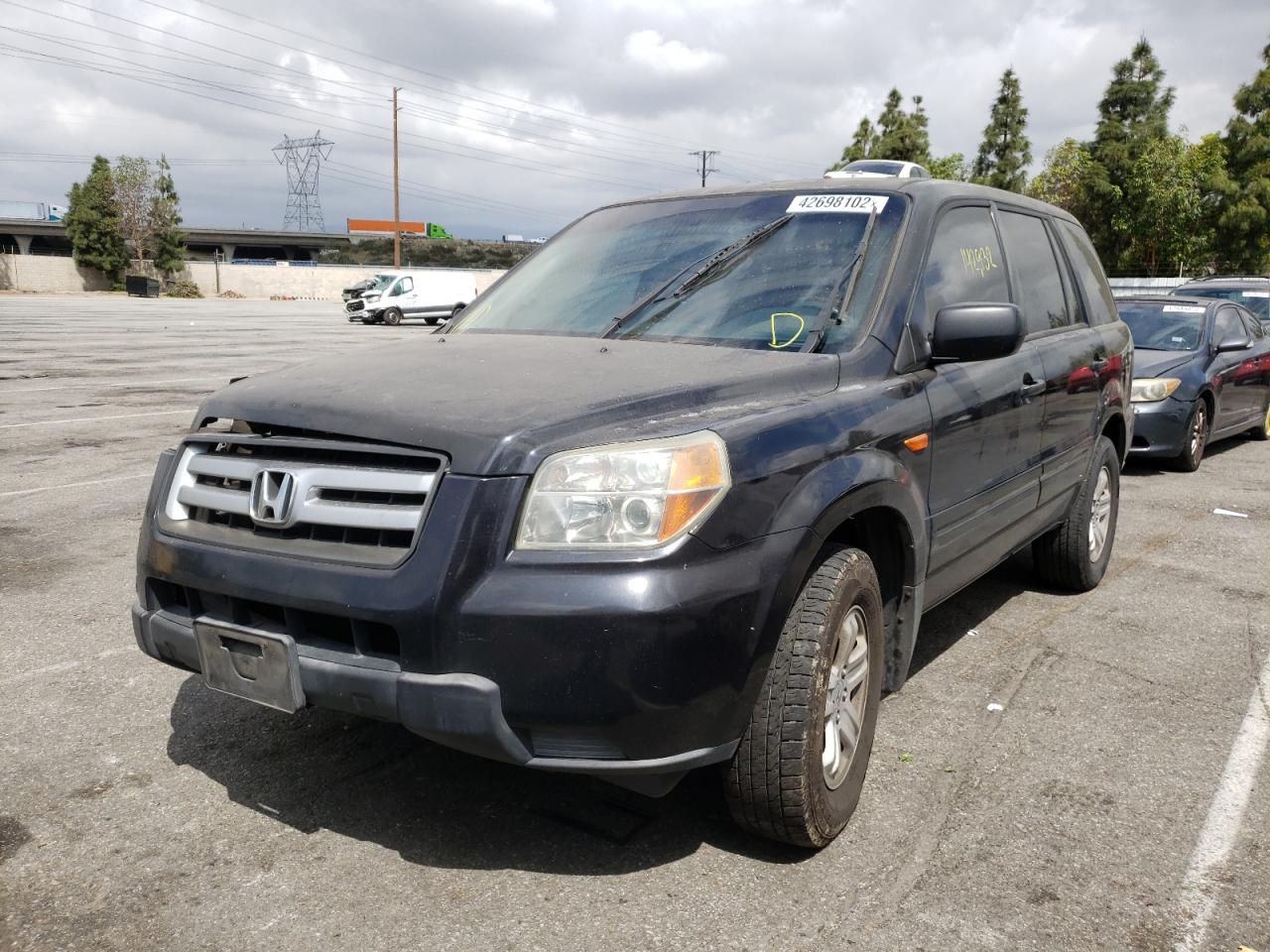 Photo 2 from auction – 2006 HONDA PILOT LX with VIN 5FNYF28156B018532