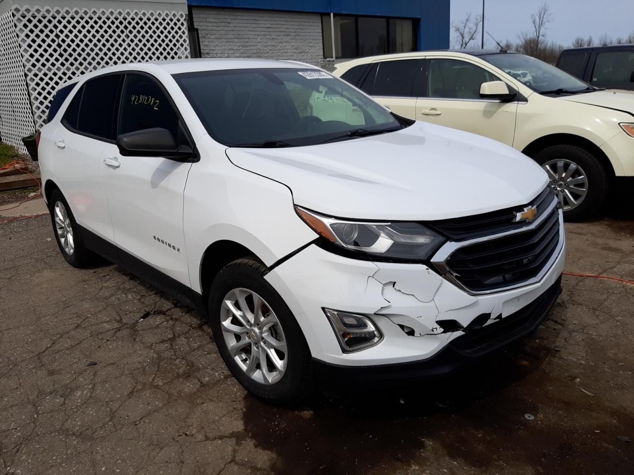 CHEVROLET EQUINOX LS 2018 with VIN 2GNAXREV2J6285096 - Photo from auction