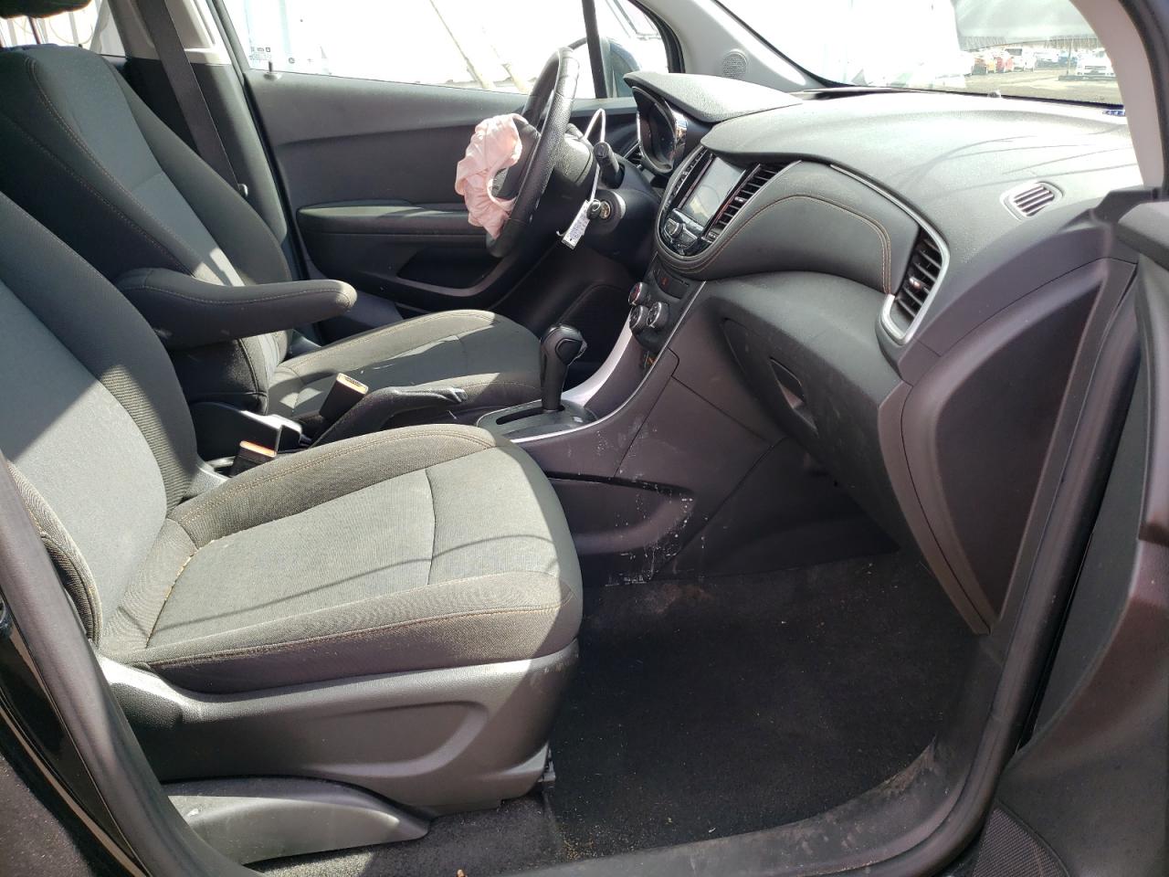 Photo 5 from auction – 2020 CHEVROLET TRAX LS with VIN KL7CJKSBXLB038992