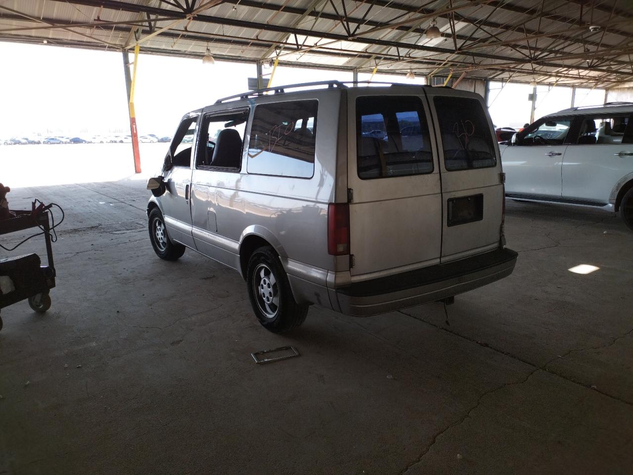 Photo 3 from auction – 2003 CHEVROLET ASTRO with VIN 1GNDM19X23B107935