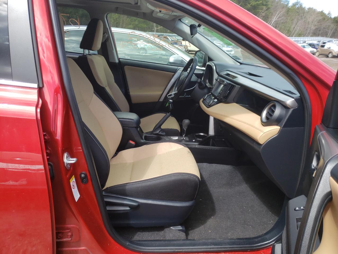 Photo 5 from auction – 2017 TOYOTA RAV4 XLE with VIN JTMRFREV8HJ160468