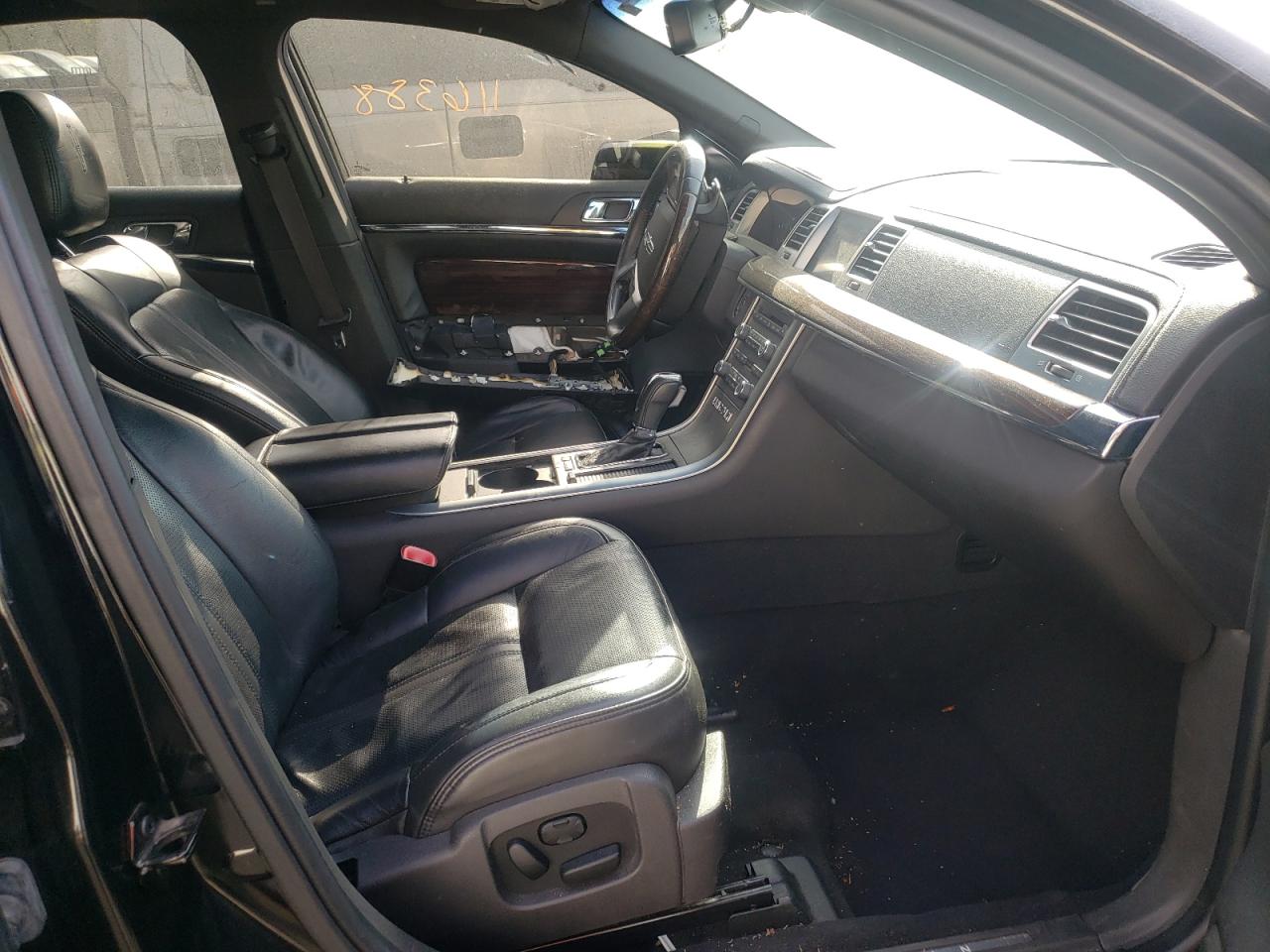Photo 5 from auction – 2011 LINCOLN MKS with VIN 1LNHL9FT5BG608991
