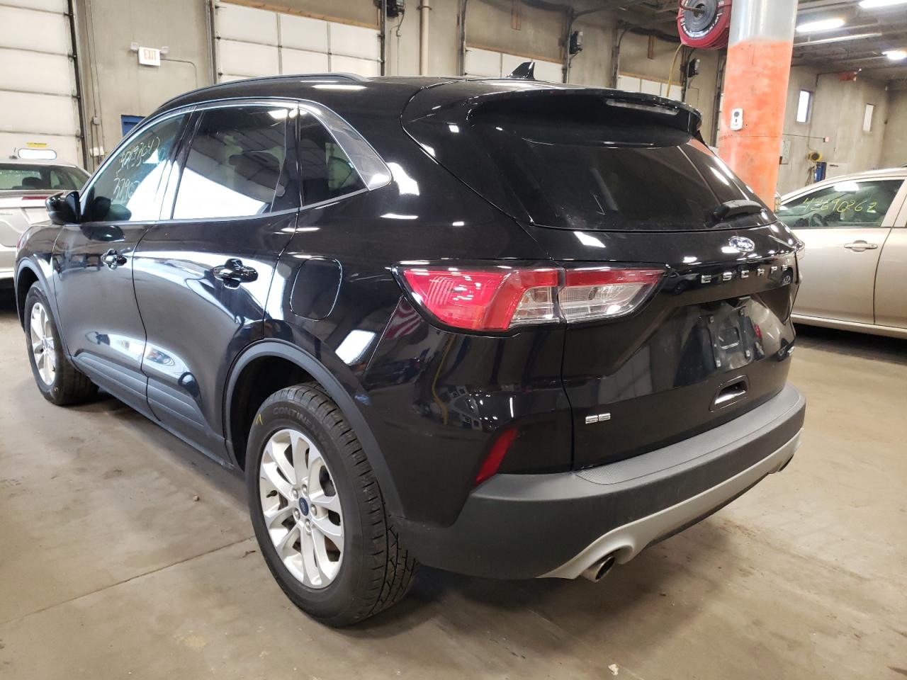 Photo 3 from auction – 2020 FORD ESCAPE SE with VIN 1FMCU9G68LUA38889