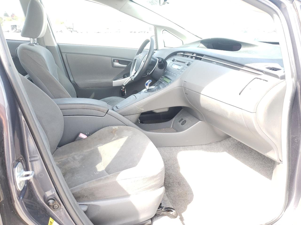 Photo 5 from auction – 2011 TOYOTA PRIUS with VIN JTDKN3DU8B1363054